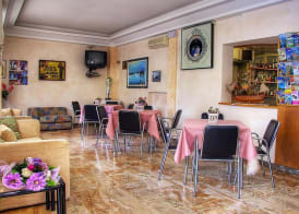hotel iris 2