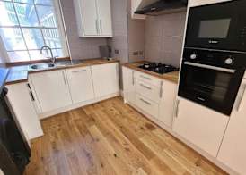 Hull Spacious Apartment 5 3