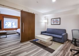 Holiday Inn Express & Suites LANGLEY by IHG 4
