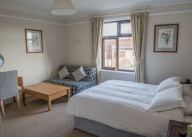 Toothbrush Rooms at Lattice Lodge - Guest Kitchen & EV Recharging 3