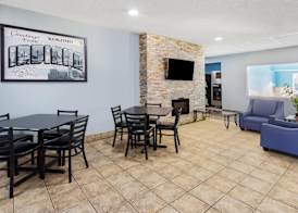 Super 8 by Wyndham Kokomo 2