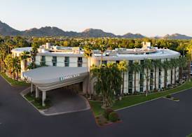 Embassy Suites by Hilton Phoenix Biltmore 2