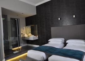 Place 24 Suites & Wellness 5