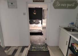 Hidden Treasure- 2 Beds Sleeps 3 Gillingham 5