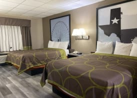 Super 8 by Wyndham Gainesville TX 5