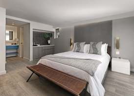 La Jolla Cove Suites 5