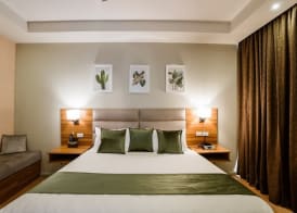 Monarch Hotel 5