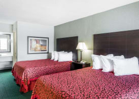 Days Inn by Wyndham Hendersonville 5