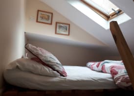 1 Bed Flat - Sleeps 2 - Pets - Garden - Parking 3