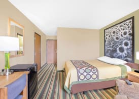 Super 8 by Wyndham Mt Pleasant 4