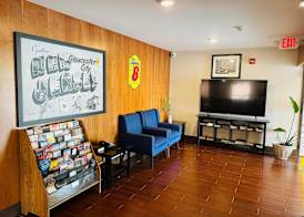 Super 8 by Wyndham Gloucester 4