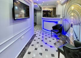 Crowned Hotel 2