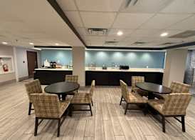 Quality Inn & Suites Detroit Metro Airport 2