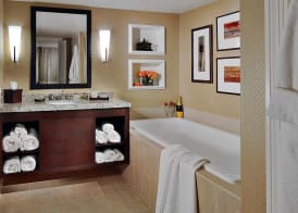 Crowne Plaza JACKSONVILLE AIRPORT/I-95N by IHG 2