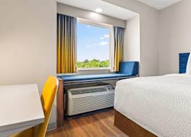 Microtel Inn and Suites - Salisbury 5