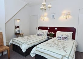 Brentwood Villa Bed and Breakfast 4
