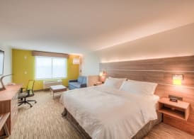 Holiday Inn Express & Suites Remington by IHG 3