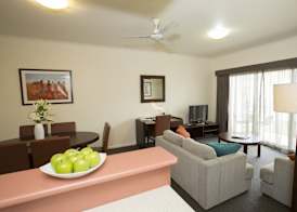 Metro Advance Apartments & Hotel 3