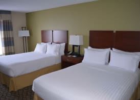 Holiday Inn Express & Suites LANCASTER by IHG 4
