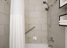 Howard Johnson by Wyndham Appleton 5