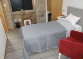 ALOJAMENTO GIRASSOL - Guest House - Quarto com casa de banho privativa 5
