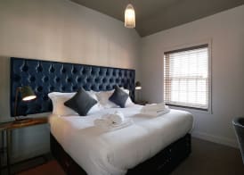 The Falcon Hotel 4