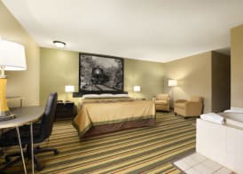 Super 8 by Wyndham Rantoul 5