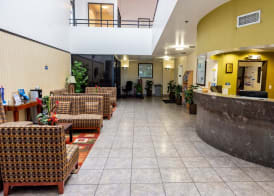 Days Inn & Suites by Wyndham Artesia 2