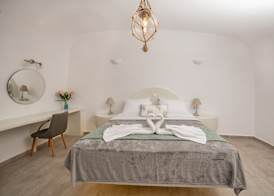 Sun Angelos Oia - Luxury Cave Suites 3