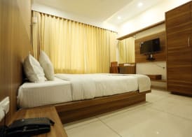 Hotel Avista - Unmarried Couples and NRI not allowed 4