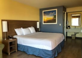 Days Inn by Wyndham Hayward Airport 3