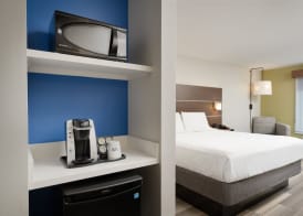 Holiday Inn Express & Suites TULLAHOMA by IHG 3