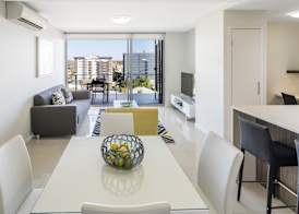 Oaks Brisbane Woolloongabba Suites 3