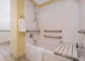 Microtel Inn And Suites Charlotte Northlake 2