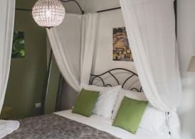 Verrazzano 37 Guest House 4
