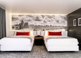Vinland Hotel and Lounge 5