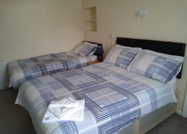 LAMPLIGHTER GUESTHOUSE 3