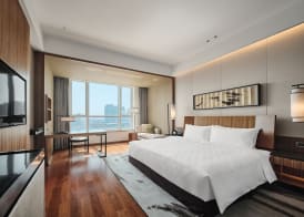 HUALUXE Ningbo Harbor City by IHG 3