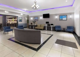 La Quinta by Wyndham Deer Park 4