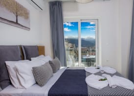Deluxe City Hotel 5