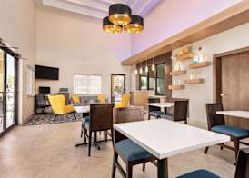 Days Inn & Suites by Wyndham Houston Hobby Airport 3