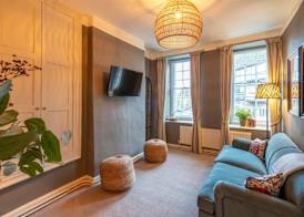 The George Inn & Plaine 5
