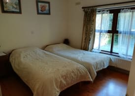 Lovely Sea View 2-Bed Apt in Rineen Sleeps 4 4
