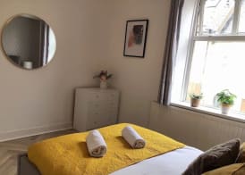 Modern 3-bedrooms house with 6 guests 2