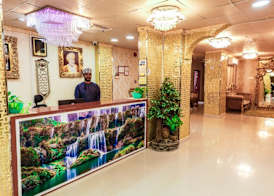 Capital O 141 Golden Rays Hotel 2