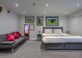 Stableside Hostel at York Racecourse 3