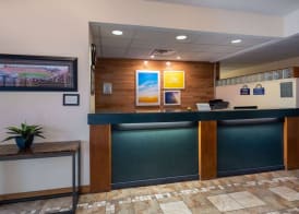 Days Inn & Suites by Wyndham Madison 2