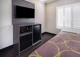 Super 8 by Wyndham North Hollywood 5