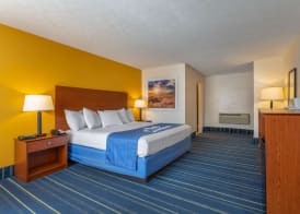 Days Inn by Wyndham Breezewood 5
