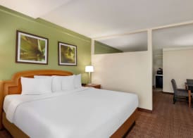 Baymont by Wyndham Intl Speedway/I-95/Daytona Beach 5